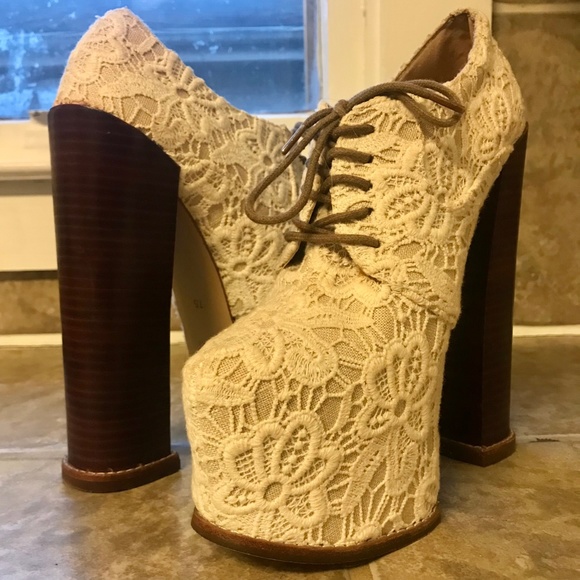 DV8 by Dolce Vita Ivory Lace Flower Platform Pump Size 7.5 - Picture 6 of 6